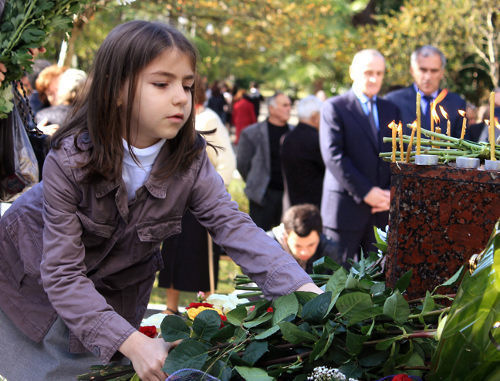 Laying flowers at the monument to victims of political repressions in Sukhumi, Abkhazia, October 31, 2011. Photo by Angela Kuchuberiya for the "Caucasian Knot" Laying flowers at the monument to victims of political repressions in Sukhumi, Abkhazia, October 31, 2011. Photo by Angela Kuchuberiya for the "Caucasian Knot"