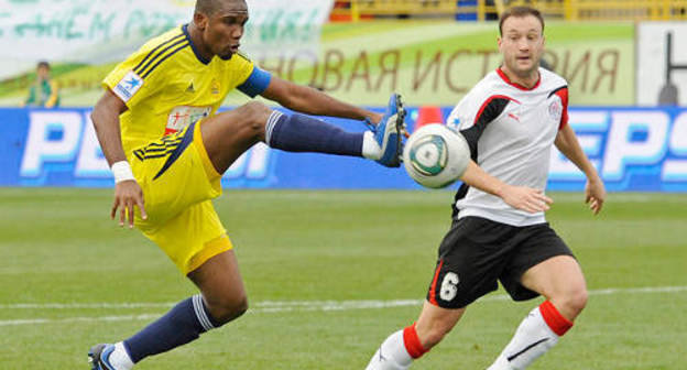 Samuel Eto'o (left), a forward of the "Anji" Football Club during a match with the "Amkar" FC, Dagestan, Makhachkala, October 29, 2011. Courtesy of the press service of the "Anji" FC, www.fc-anji.ru Samuel Eto'o (left), a forward of the "Anji" Football Club during a match with the "Amkar" FC, Dagestan, Makhachkala, October 29, 2011. Courtesy of the press service of the "Anji" FC, www.fc-anji.ru
