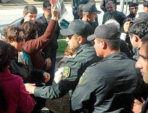 Protest action of deceived housing shareholders at the building of the "Khazar" TV Company in Baku on November 3, 2011. Courtesy of the IA "Turan" Protest action of deceived housing shareholders at the building of the "Khazar" TV Company in Baku on November 3, 2011. Courtesy of the IA "Turan"