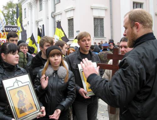 Volgograd, November 4, 2011: participants of the "Russian March" with Orthodox icons and crosses in their hands. Photo by Vyacheslav Yaschenko for the "Caucasian Knot"
Volgograd, November 4, 2011: participants of the "Russian March" with Orthodox icons and crosses in their hands. Photo by Vyacheslav Yaschenko for the "Caucasian Knot"