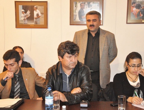 Campaigners of the "Song for Democracy". Avaz Zeinalov (centre), editor-in-chief of the "Khural" newspaper, Baku, October 21, 2011. Courtesy of the Institute for Reporters' Freedom and Safety, www.irfs.az Campaigners of the "Song for Democracy". Avaz Zeinalov (centre), editor-in-chief of the "Khural" newspaper, Baku, October 21, 2011. Courtesy of the Institute for Reporters' Freedom and Safety, www.irfs.az