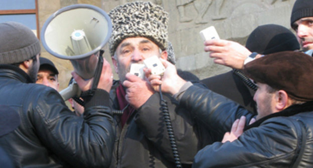 Dagestan, Makhachkala, November 25, 2011, rally against kidnappings and lawlessness of power agents listens to Magomedkhan Baisultanov, a resident of Khasavyurt. Photo by Zakir Magomedov, http://wordyou.ru/v-rossii/lovlya-svobody-socialnymi-setyami.html Dagestan, Makhachkala, November 25, 2011, rally against kidnappings and lawlessness of power agents listens to Magomedkhan Baisultanov, a resident of Khasavyurt. Photo by Zakir Magomedov, http://wordyou.ru/v-rossii/lovlya-svobody-socialnymi-setyami.html
