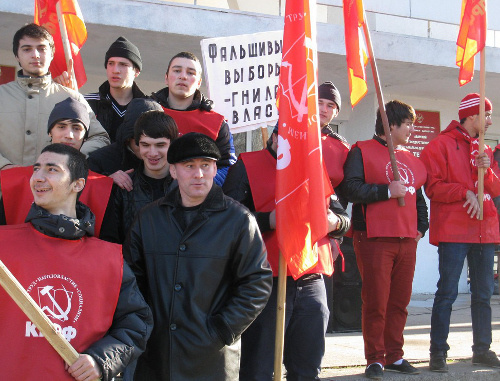 Communists of Dagestan at the protest action against election outcomes; Makhachkala, December 6, 2011. Photo by Timur Isaev for the "Caucasian Knot" Communists of Dagestan at the protest action against election outcomes; Makhachkala, December 6, 2011. Photo by Timur Isaev for the "Caucasian Knot"