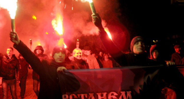 Participants of torchlight march of nationalists in Volgograd, December 11, 2011. Photo by Vyacheslav Yaschenko for the "Caucasian Knot" Participants of torchlight march of nationalists in Volgograd, December 11, 2011. Photo by Vyacheslav Yaschenko for the "Caucasian Knot"