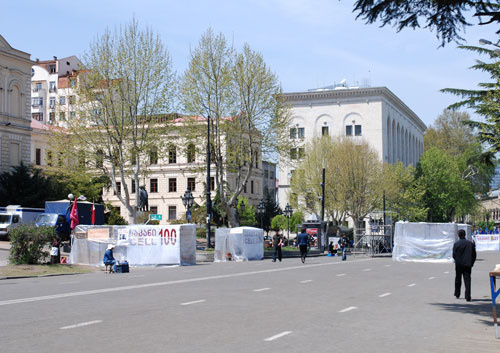 Rustaveli avenue, Tbilisi, 29 April 2009. Photo of "Caucasian Knot" Rustaveli avenue, Tbilisi, 29 April 2009. Photo of "Caucasian Knot"