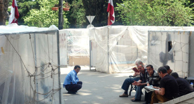 Tbilisi, Rustaveli avenue, camp of opposition. 15 May 2009. Photo of "Caucasian Knot" Tbilisi, Rustaveli avenue, camp of opposition. 15 May 2009. Photo of "Caucasian Knot"