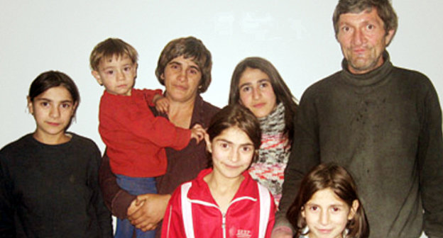 Armenia, 2009, village of Odzun, Lori Region, the large Demurkhanyan family. Courtesy of the http://old.hetq.am Armenia, 2009, village of Odzun, Lori Region, the large Demurkhanyan family. Courtesy of the http://old.hetq.am