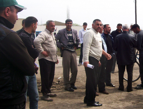 Rally of residents of the village of Minbashi, Sabirabad District of Azerbaijan, April 8, 2012. Photo by Nasrullah Nurullaev, a member of the office of the Civil Society "Kura" Rally of residents of the village of Minbashi, Sabirabad District of Azerbaijan, April 8, 2012. Photo by Nasrullah Nurullaev, a member of the office of the Civil Society "Kura"