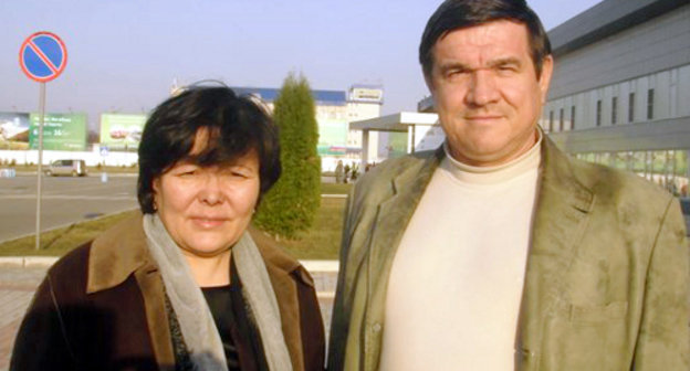 Political hunger-strikers in Astrakhan: Saule Berkimbaeva, editor of magazine "TSJ Chairman", and Evgeniy Dunaev, assistant to Oleg Shein, a State Duma Deputy, Astrakhan, April 9, 2012. Photo from the blog of Evgeniy Dunaev, http://dunaev-es.livejournal.com/ Political hunger-strikers in Astrakhan: Saule Berkimbaeva, editor of magazine "TSJ Chairman", and Evgeniy Dunaev, assistant to Oleg Shein, a State Duma Deputy, Astrakhan, April 9, 2012. Photo from the blog of Evgeniy Dunaev, http://dunaev-es.livejournal.com/