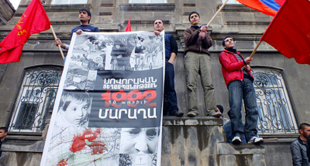 Participants of the action against the festival of Azerbaijani films in Giumri, April 11, 2012. Photo by Sergei Khachatryan Participants of the action against the festival of Azerbaijani films in Giumri, April 11, 2012. Photo by Sergei Khachatryan