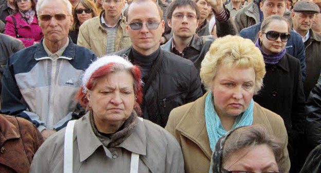 Residents of Astrakhan rallying at the City Administration on the day of arrival of Sergey Mironov and Nikolai Levichev, Russian State Duma Deputies from "Spravedlivaya Rossiya" (Fair Russia) to hunger-strikers, Astrakhan, March 31, 2012. Photo by Eugenia Zarinsh: http://evgeniy-zarinsh.livejournal.com Residents of Astrakhan rallying at the City Administration on the day of arrival of Sergey Mironov and Nikolai Levichev, Russian State Duma Deputies from "Spravedlivaya Rossiya" (Fair Russia) to hunger-strikers, Astrakhan, March 31, 2012. Photo by Eugenia Zarinsh: http://evgeniy-zarinsh.livejournal.com