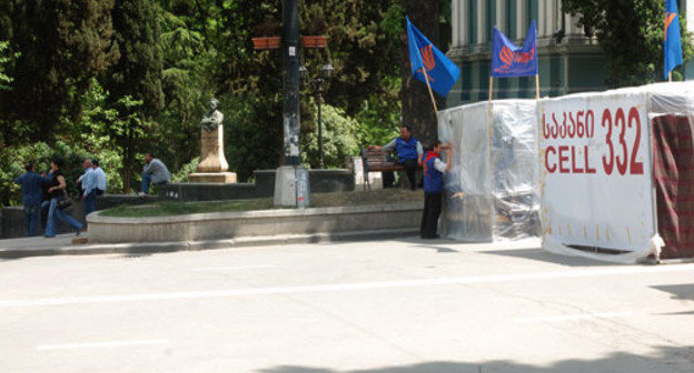Tbilisi, Rustaveli avenue, camp of opposition. 15 May 2009. Photo of "Caucasian Knot" Tbilisi, Rustaveli avenue, camp of opposition. 15 May 2009. Photo of "Caucasian Knot"