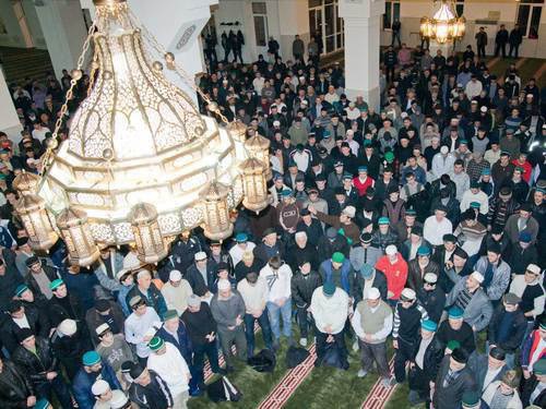 Holiday mavlid in Juma Mosque in Makhachkala, February 2010. Photo: http://www.islamdag.ru Holiday mavlid in Juma Mosque in Makhachkala, February 2010. Photo: http://www.islamdag.ru