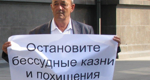 Salman Ugurchiev, who lost four sons in 2009-2011, picketing Russian State Duma, Moscow, May 16, 2012. Photo by Natalia Krainova for the "Caucasian Knot" Salman Ugurchiev, who lost four sons in 2009-2011, picketing Russian State Duma, Moscow, May 16, 2012. Photo by Natalia Krainova for the "Caucasian Knot"
