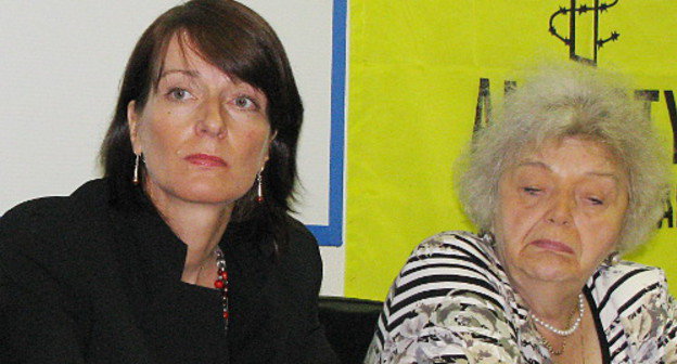 Friederike Behr (left), expert of the Amnesty International for Russia, at a press conference in Moscow on May 24, 2012. Photo by Natalia Krainova for the "Caucasian Knot" Friederike Behr (left), expert of the Amnesty International for Russia, at a press conference in Moscow on May 24, 2012. Photo by Natalia Krainova for the "Caucasian Knot"