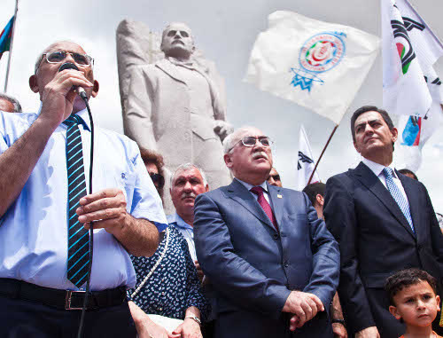 Festive rally of Azerbaijani oppositional forces on the occasion of the Republic Day. In the first row from left to right: Ragim Gadjiev, Editor of "Azadlyg"; Ali Kerimli, the leader of the Popular Front Party of Azerbaijan (PFPA); Isa Gambar, the leader of the "Musavat" Party, Baku, Novkhany Township, May 28, 2012. Photo by Aziz Karimov for the "Caucasian Knot" Festive rally of Azerbaijani oppositional forces on the occasion of the Republic Day. In the first row from left to right: Ragim Gadjiev, Editor of "Azadlyg"; Ali Kerimli, the leader of the Popular Front Party of Azerbaijan (PFPA); Isa Gambar, the leader of the "Musavat" Party, Baku, Novkhany Township, May 28, 2012. Photo by Aziz Karimov for the "Caucasian Knot"