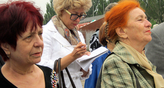 Krasnodar Territory, May 26, 2012; residents of the city of Yeisk at an ecological rally. Courtesy of the Internet portal "Eysk.Info": www.yeisk.info
Krasnodar Territory, May 26, 2012; residents of the city of Yeisk at an ecological rally. Courtesy of the Internet portal "Eysk.Info": www.yeisk.info
