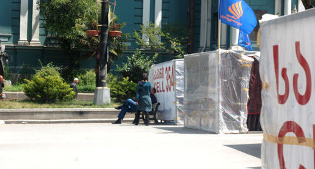 Tbilisi, Rustaveli avenue, camp of opposition. 15 May 2009. Photo of "Caucasian Knot" Tbilisi, Rustaveli avenue, camp of opposition. 15 May 2009. Photo of "Caucasian Knot"