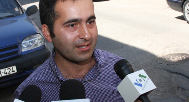 Bakhtiyar Gadjiev interviewed by reporters after the session of the Supreme Court of Azerbaijan, where his immediate conditional early relief (CER) was decided, Baku, June 4, 2012. Photo by Aziz, Karimov for the "Caucasian Knot"

 