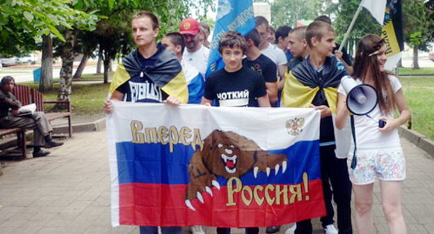 Participants of the "Russian Jogging" in the city of Mineralnye Vody, July 8, 2012. Photo by Veronica Borisova Participants of the "Russian Jogging" in the city of Mineralnye Vody, July 8, 2012. Photo by Veronica Borisova