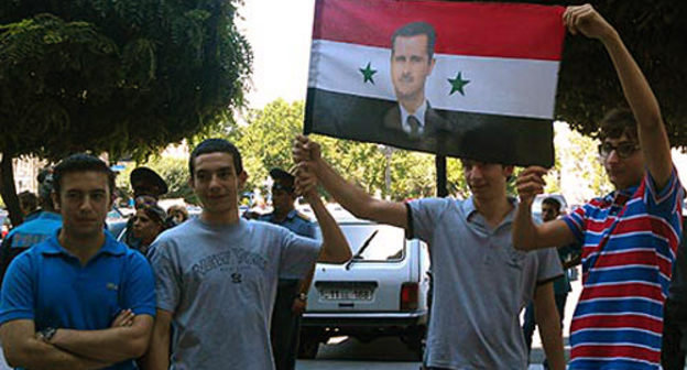 Hayazn Union held a picket in front of the Government building, demanding to secure proper repatriation of Syrian-Armenians to the Homeland. July 19, 2012. Photo: Gayane Mkrtchyan/ArmeniaNow.com Hayazn Union held a picket in front of the Government building, demanding to secure proper repatriation of Syrian-Armenians to the Homeland. July 19, 2012. Photo: Gayane Mkrtchyan/ArmeniaNow.com