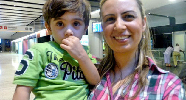 Over 100 Syrian Armenians arrive in Armenia; in the photo: Lucine Nazaryan has come with her family; Armenia, Yerevan, August 6, 2012. Photo by Armine Martirosyan for the "Caucasian Knot" Over 100 Syrian Armenians arrive in Armenia; in the photo: Lucine Nazaryan has come with her family; Armenia, Yerevan, August 6, 2012. Photo by Armine Martirosyan for the "Caucasian Knot"