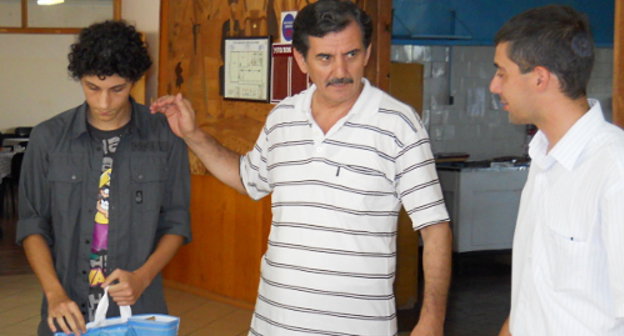 Right to left: Makhmud Karataban, Allyatin Bairam and a guest from Turkey; Adygea, Maikop, August 12, 2012. Photo by Oleg Chaly for the "Caucasian Knot" Right to left: Makhmud Karataban, Allyatin Bairam and a guest from Turkey; Adygea, Maikop, August 12, 2012. Photo by Oleg Chaly for the "Caucasian Knot"