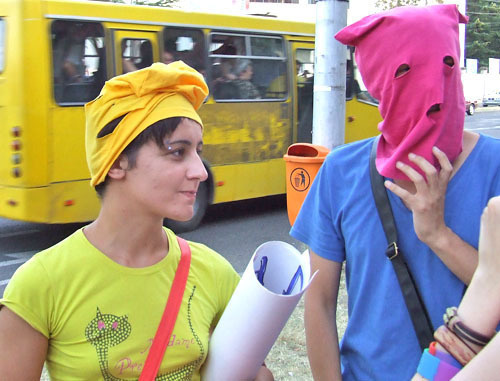 Participants of support and solidarity action with the punk band "Pussy Riot" in Tbilisi, August 16, 2012. Photo by Edita Badasyan for the "Caucasian Knot" Participants of support and solidarity action with the punk band "Pussy Riot" in Tbilisi, August 16, 2012. Photo by Edita Badasyan for the "Caucasian Knot"