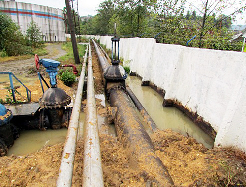 Oil pipe of the Batumi Oil Terminal, Batumi, Adjaria. Photo by Directorate for Environment and Natural Resources of Adjara Autonomous Republic Oil pipe of the Batumi Oil Terminal, Batumi, Adjaria. Photo by Directorate for Environment and Natural Resources of Adjara Autonomous Republic