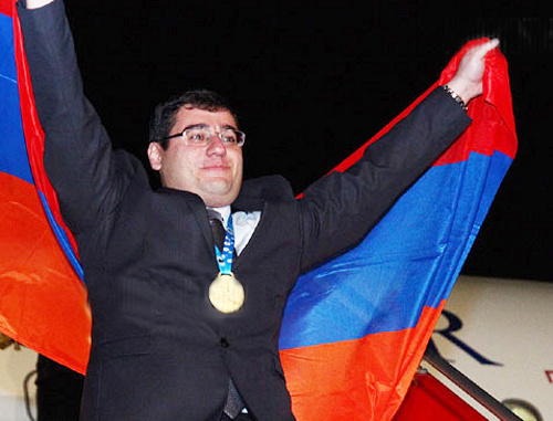 International Chess Grandmaster Sergey Movsisyan, a member of the men's national team of Armenia, during the solemn meeting at the Zvartnots Airport, Yerevan, September 10, 2012 International Chess Grandmaster Sergey Movsisyan, a member of the men's national team of Armenia, during the solemn meeting at the Zvartnots Airport, Yerevan, September 10, 2012