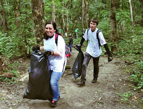 Cleaning of Taman Forest within the all-Russian action "Blogger Against Garbage"; Stavropol, September 8, 2012. Photo by Ekaterina Sapogina, http://vk.com/event42576164 Cleaning of Taman Forest within the all-Russian action "Blogger Against Garbage"; Stavropol, September 8, 2012. Photo by Ekaterina Sapogina, http://vk.com/event42576164