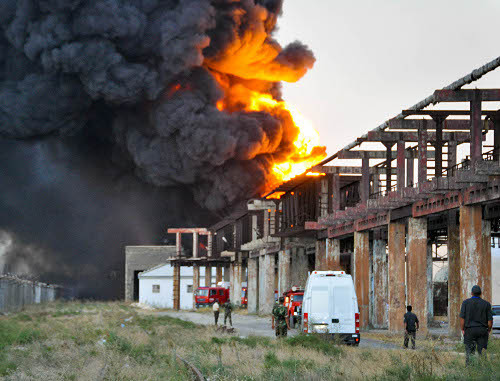 Fire at a factory in Sumgait, Azerbaijan, September 17, 2012. Photo by Aziz Karimov for the "Caucasian Knot" Fire at a factory in Sumgait, Azerbaijan, September 17, 2012. Photo by Aziz Karimov for the "Caucasian Knot"
