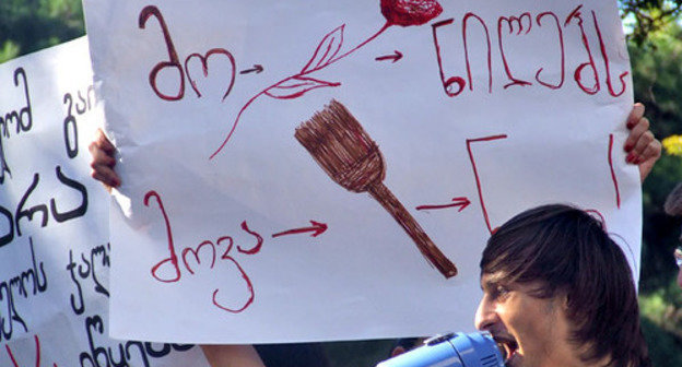 Protest action against humiliation and abuse of prisoners in Gldani Prison, Tbilisi, September 24, 2012. Photo by Edita Badasyan for the "Caucasian Knot" Protest action against humiliation and abuse of prisoners in Gldani Prison, Tbilisi, September 24, 2012. Photo by Edita Badasyan for the "Caucasian Knot"