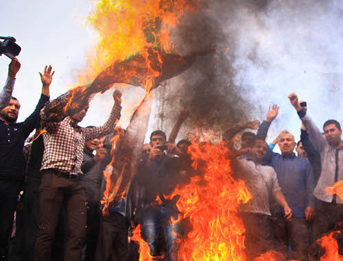 Azerbaijan, September 28, 2012, residents of the dwelling settlement of Nardaran burning down US and Israeli flags at the protest action. Photo by Aziz Karimov for the "Caucasian Knot" Azerbaijan, September 28, 2012, residents of the dwelling settlement of Nardaran burning down US and Israeli flags at the protest action. Photo by Aziz Karimov for the "Caucasian Knot"