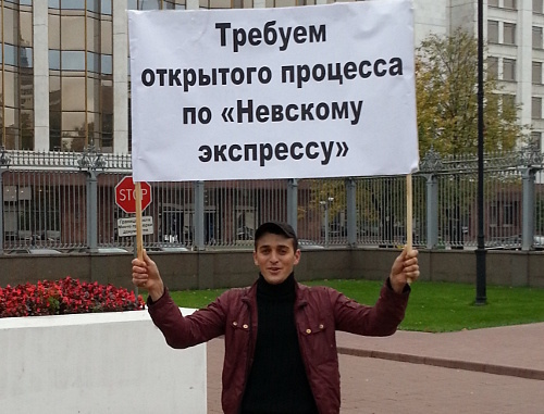 Solo picket of a resident of Ingushetia outside the Government of the Russian Federation; Moscow, October 3, 2012. Photo by Magomed Khazbiev Solo picket of a resident of Ingushetia outside the Government of the Russian Federation; Moscow, October 3, 2012. Photo by Magomed Khazbiev