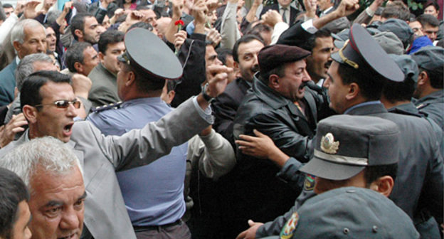 Dispersal of opposition's non-sanctioned pre-election protest action in "Sakhil" Park in central Baku; October 9, 2005. Courtesy of the "Trend.az" Dispersal of opposition's non-sanctioned pre-election protest action in "Sakhil" Park in central Baku; October 9, 2005. Courtesy of the "Trend.az"