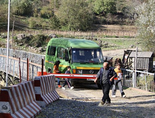 Section of Georgian-Ossetian border near the checkpoint of Karzman. Map: http://osradio.ru Section of Georgian-Ossetian border near the checkpoint of Karzman. Map: http://osradio.ru