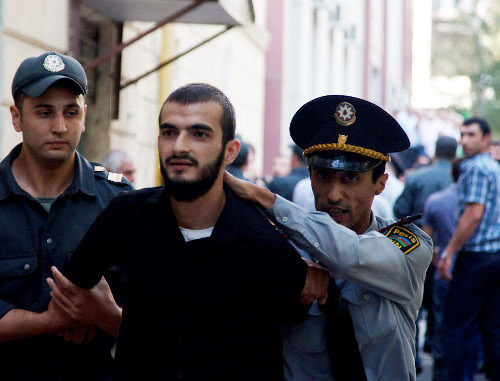Policemen detaining believer-protester against the ban on wearing hijabs in schools; Azerbaijan, Baku, October 5, 2012. Photo by Aziz Karimov for the "Caucasian Knot" Policemen detaining believer-protester against the ban on wearing hijabs in schools; Azerbaijan, Baku, October 5, 2012. Photo by Aziz Karimov for the "Caucasian Knot"