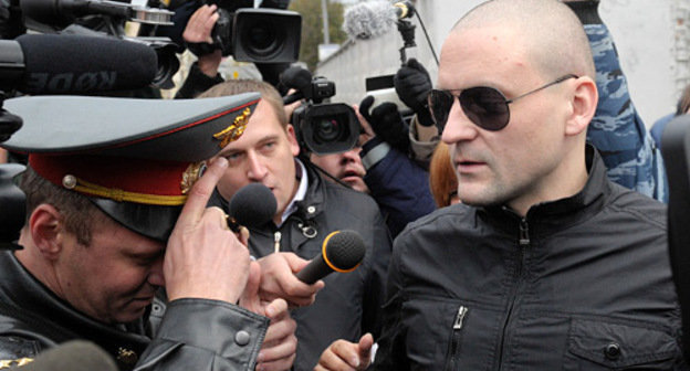 Sergey Udaltsov outside the Investigatory Committee in Moscow. Photo by Anton Tushin/Ridus.ru
Sergey Udaltsov outside the Investigatory Committee in Moscow. Photo by Anton Tushin/Ridus.ru