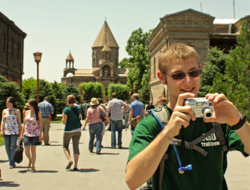 Tourists in Yerevan, Armenia. Photo by Kayla Sawyer, http://www.flickr.com/photos/ksawyer Tourists in Yerevan, Armenia. Photo by Kayla Sawyer, http://www.flickr.com/photos/ksawyer