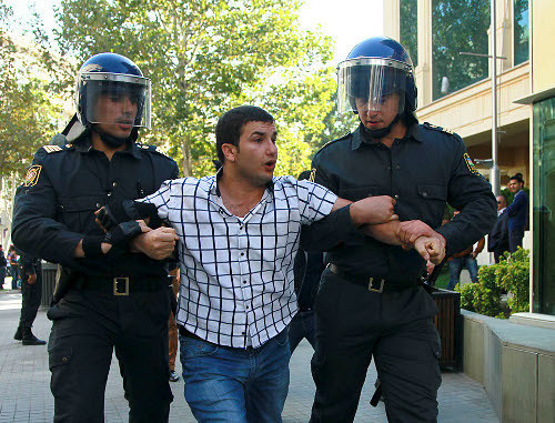 Azerbaijan, Baku, October 20, 2012, police detaining young protesters. Photo by Aziz Karimov for the "Caucasian Knot" Azerbaijan, Baku, October 20, 2012, police detaining young protesters. Photo by Aziz Karimov for the "Caucasian Knot"