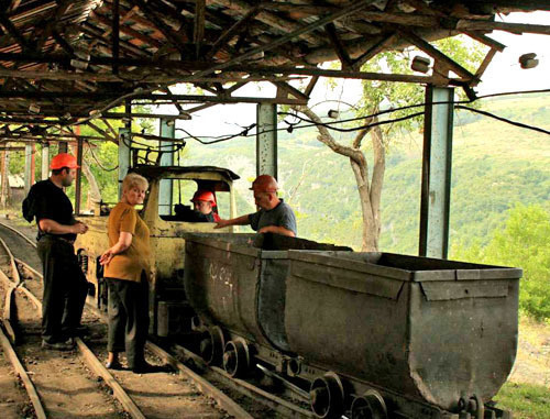 Miners of Chiatura, Georgia. Photo by Aleksey Muhranoff, http://commons.wikimedia.org Miners of Chiatura, Georgia. Photo by Aleksey Muhranoff, http://commons.wikimedia.org