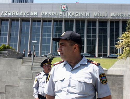 Policemen in front of the parliament building in Baku, Azerbaijan. Photo by Turkhan Kerimov (RFE/RL) Policemen in front of the parliament building in Baku, Azerbaijan. Photo by Turkhan Kerimov (RFE/RL)