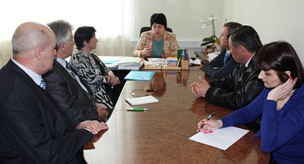 Sitting of Conflict Commission on the Unified State Examination (USE); Kabardino-Balkaria, Nalchik, 2011. Courtesy of thehttp://www.edukbr.ru
Sitting of Conflict Commission on the Unified State Examination (USE); Kabardino-Balkaria, Nalchik, 2011. Courtesy of thehttp://www.edukbr.ru