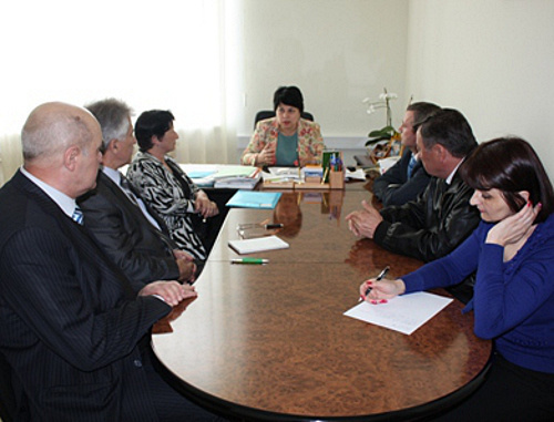 Sitting of Conflict Commission on the Unified State Examination (USE); Kabardino-Balkaria, Nalchik, 2011. Courtesy of thehttp://www.edukbr.ru
Sitting of Conflict Commission on the Unified State Examination (USE); Kabardino-Balkaria, Nalchik, 2011. Courtesy of thehttp://www.edukbr.ru