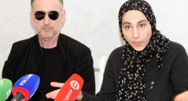 Anzor Tsarnaev and Zubeidat Tsarnaeva at a press conference in the office of the "Chernovik" newspaper; Makhachkala, April 25, 2013. Courtesy of the http://chernovik.net Anzor Tsarnaev and Zubeidat Tsarnaeva at a press conference in the office of the "Chernovik" newspaper; Makhachkala, April 25, 2013. Courtesy of the http://chernovik.net