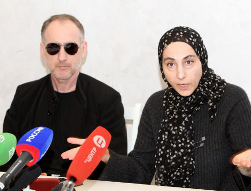 Anzor Tsarnaev and Zubeidat Tsarnaeva at a press conference in the office of the "Chernovik" newspaper; Makhachkala, April 25, 2013. Courtesy of the http://chernovik.net Anzor Tsarnaev and Zubeidat Tsarnaeva at a press conference in the office of the "Chernovik" newspaper; Makhachkala, April 25, 2013. Courtesy of the http://chernovik.net