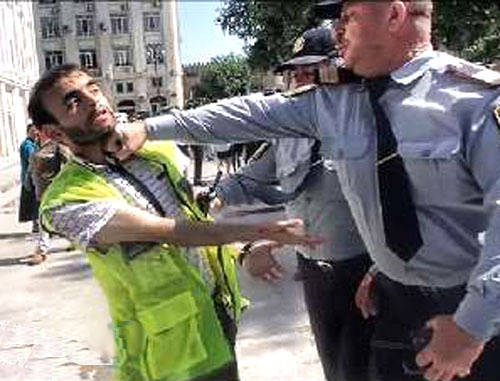Policeman has hit the journalist who covered a solidarity action with ongoing demonstrations in Turkey in defence of local activists; Baku, June 3, 2013. Courtesy of the http://news.am/ Policeman has hit the journalist who covered a solidarity action with ongoing demonstrations in Turkey in defence of local activists; Baku, June 3, 2013. Courtesy of the http://news.am/