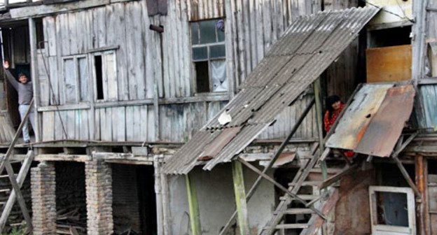 House in Tskhinvali where refugees from Georgia live. Photo by Andrel Babitski (RFE/RL) House in Tskhinvali where refugees from Georgia live. Photo by Andrel Babitski (RFE/RL)