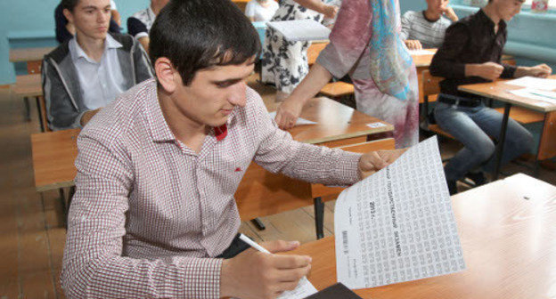 Residents of Makhachkala assert that members of Examination Boards at the Unified State Examination (USE) are deliberately understating pupils' points, fearing a negative reaction of the federal centre to high results of Dagestani schoolchildren. Residents of Makhachkala assert that members of Examination Boards at the Unified State Examination (USE) are deliberately understating pupils' points, fearing a negative reaction of the federal centre to high results of Dagestani schoolchildren.